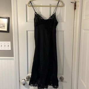 Flair black slip size 34. E#510